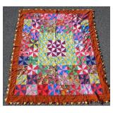 POLYESTER QUILT W/ SAWTOOTH POINT EDGING
