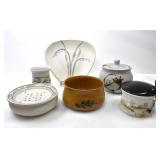 LOT OF ASSORTED POTTERY ITEMS