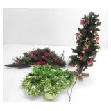 LIGHTED CRHITMASS TRRE WITH WREATH DECO