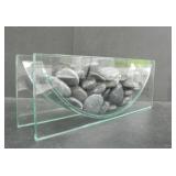 GLASS VASE WITH DECORATIVE SMOOTH STONES