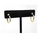 PAIR OF MISMATCHED 14KT GOLD HOOPS 0.80g