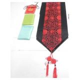 TABLE RUNNER WITH SILKY TABLE CLOTHS