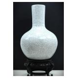 WHITE CRACKLED CERAMIC LARGE VASE W/ STAND