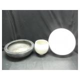 ASSORTED DECORATIVE BOWLS AND VASE