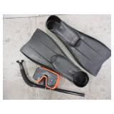 PAIR BLACK RUBBER SWIM FINS, DIVING MASK & SNORKEL