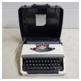Vtg Manual Typewriter w/ Hard Case