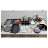 Large Lot of Kitchenware & Bakeware