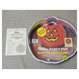 1981 Wilton Jack-O-Lantern Aluminum Cake Pan w/