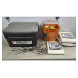 Rubbermaid Action Packer Tote w/ Assorted Painting