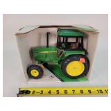 1/16 John Deere Utility Tractor
