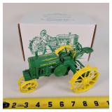 1/16 John Deere P Tractor