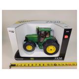 1/16 John Deere 7520 Tractor