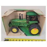 1/16 John Deere MFWD Row Crop Tractor