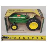 1/16 John Deere Utility Tractor
