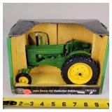 1/16 John Deere AW Tractor