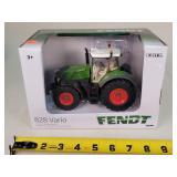 1/32 Fendt Vario 828 Tractor