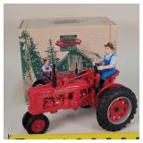 1/16 Farmall H Tractor w/ Farmer