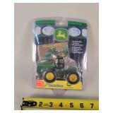 Muddy 1/64 John Deere 8870 4WD Tractor