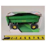 1/16 John Deere Flare Box Wagon