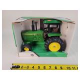 1/16 John Deere 4255 Tractor