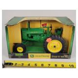 1/16 John Deere G Tractor