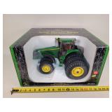 1/16 John Deere 8520 Tractor
