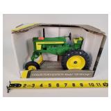 1/16 John Deere 720 Tractor