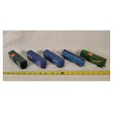 5 HO Scale Box Cars