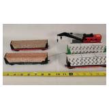 4- HO Loaded Flat Cars & Crane