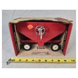 1/16 IH Gravity Wagon