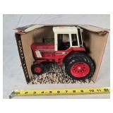 1/16 International 1586 Tractor