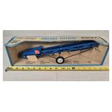 Blue 1/16 Tru Scale Portable Elevator