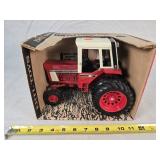 1/16 IH 1586 Tractor