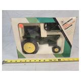 1/16 John Deere Radio Controlled Tractor