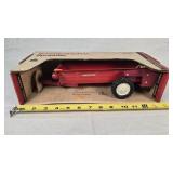 1/16 International Manure Spreader