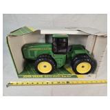1/16 John Deere 8870 4WD Tractor - Nice