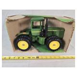 1/16 John Deere 8650 4WD Tractor