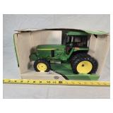 1/16 John Deere 4960 Tractor