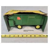 1/16 John Deere Chuck Wagon