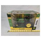 1/16 John Deere 4440 Tractor
