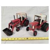 2 - 1/16 IH 1586 Tractors 1 Has Loader