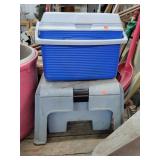 Tool Box Seat & Rubbermaid 16"w Lunch Box