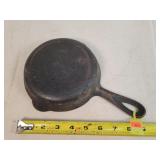 Griswold No 3 Cast Iron Skillet - Large Logo