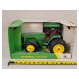 1/16 John Deere 8400 Tractor