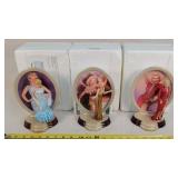 3- Marilyn Monroe Collector Plate Figures