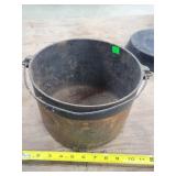 Illegible Bottom Marked 10' Cast Iron Kettle