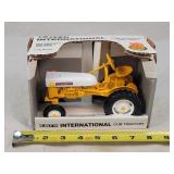 1/16 International Cub Tractor