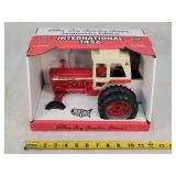 1/16 International 1456 Tractor w/ Duals