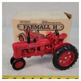 1/16 Farmall H Tractor