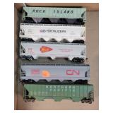 5- HO Train Hopper Cars - Played